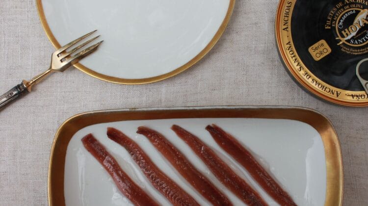 Due modi rinfrescanti di mangiare le acciughe di Santoña