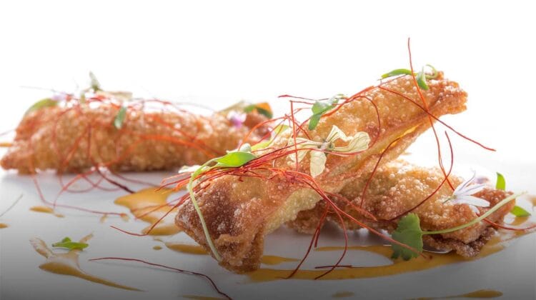 Empanadillas de sardinillas del Cantábrico con salsa picante