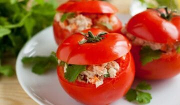 Pomodori ripieni con tonno bianco e acciughe di Santoña