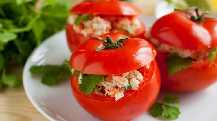 Tomates farcies au thon blanc et aux anchois de Santoña