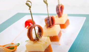Christmas Gourmet: Anchovy Canapé with quince jelly and cheese