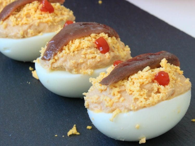 3 versiones de huevos rellenos de atún claro Hoya 2 Huevos rellenos fit 750x562 1